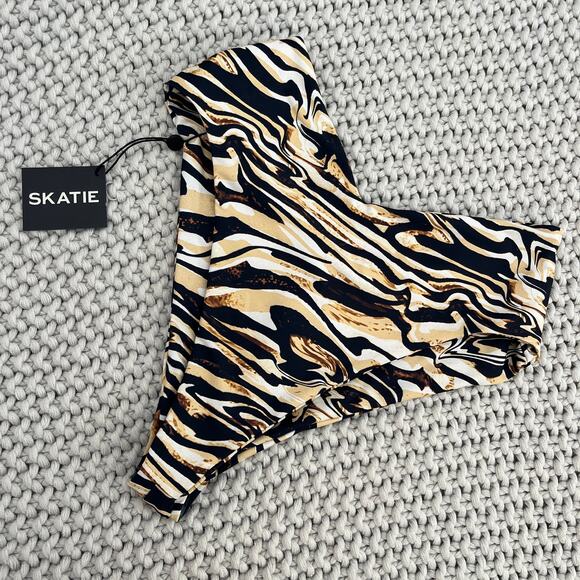 Skatie• ‘Melly’ Bikini Bottom in WEHO - Picture 2 of 11